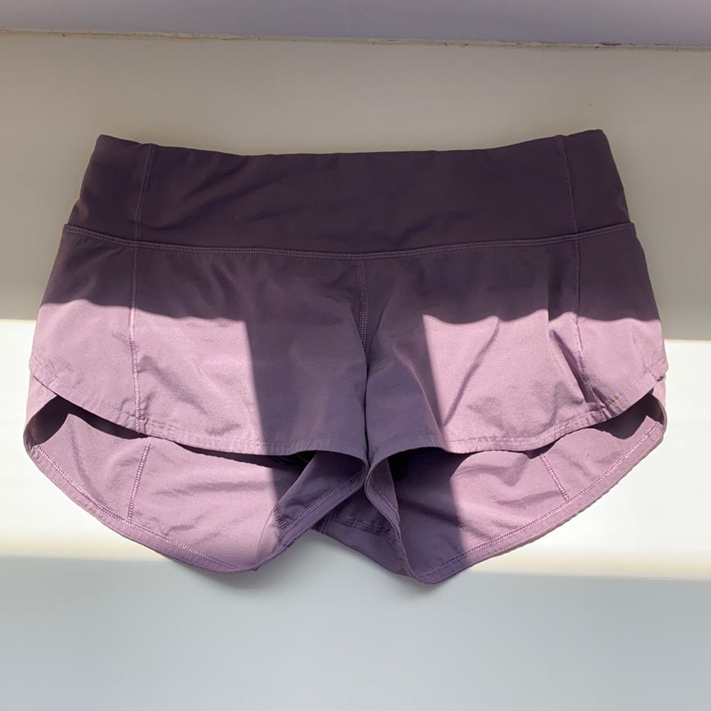Lululemon women’s speed up 2.5” shorts!